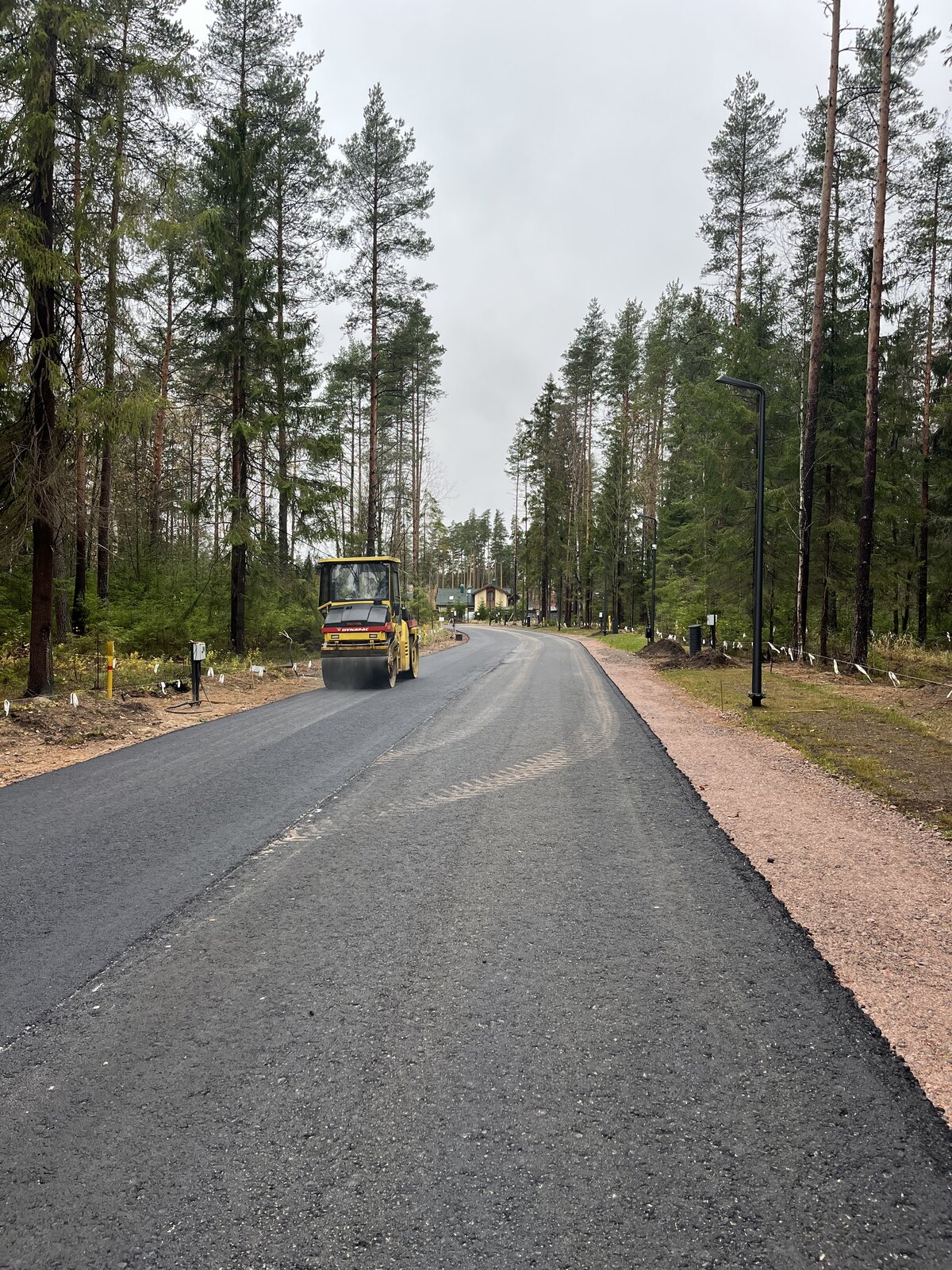 Благоустройство загородного объекта с парковкой и примыканиями